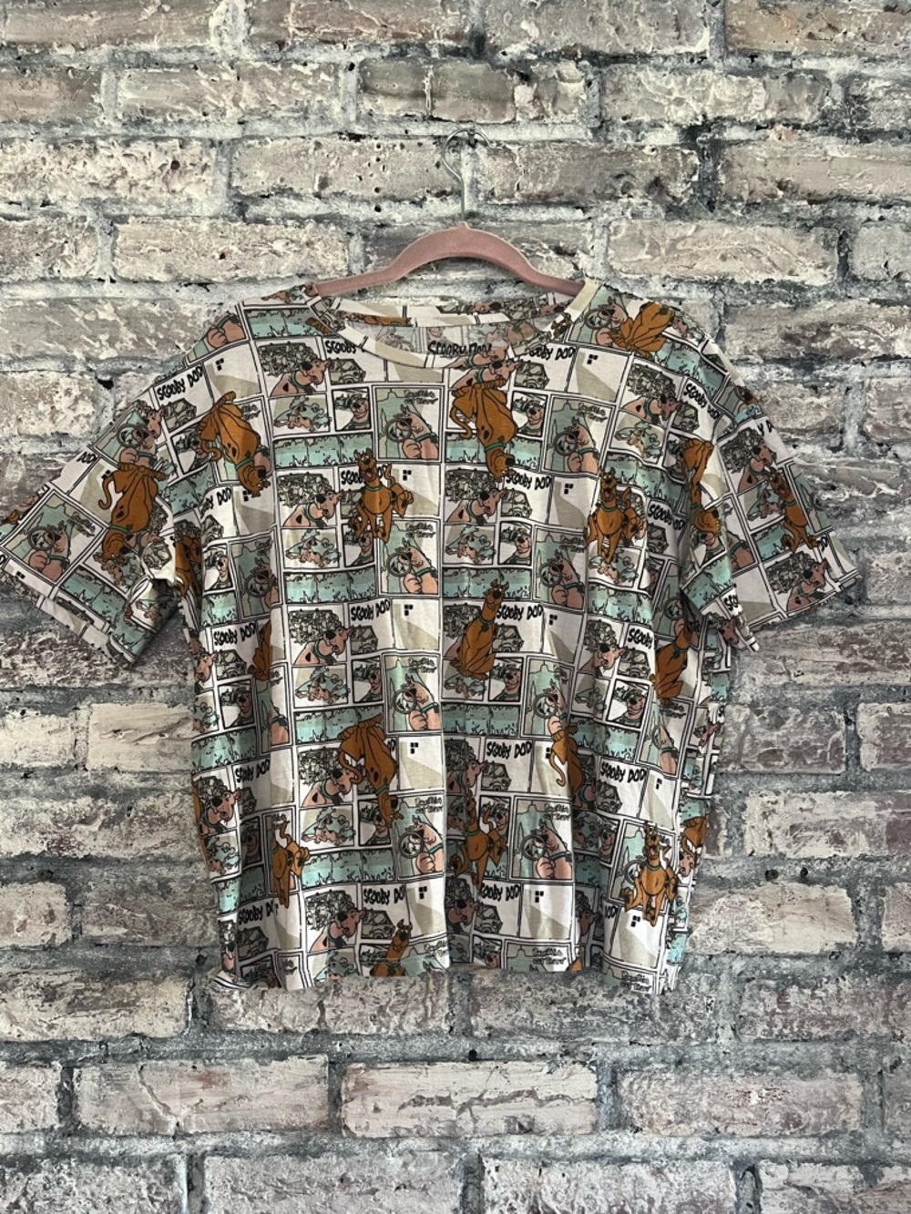 Scooby-Doo Allover Comic Print Cropped Tee - White, Brown, Mint smoke/pet free